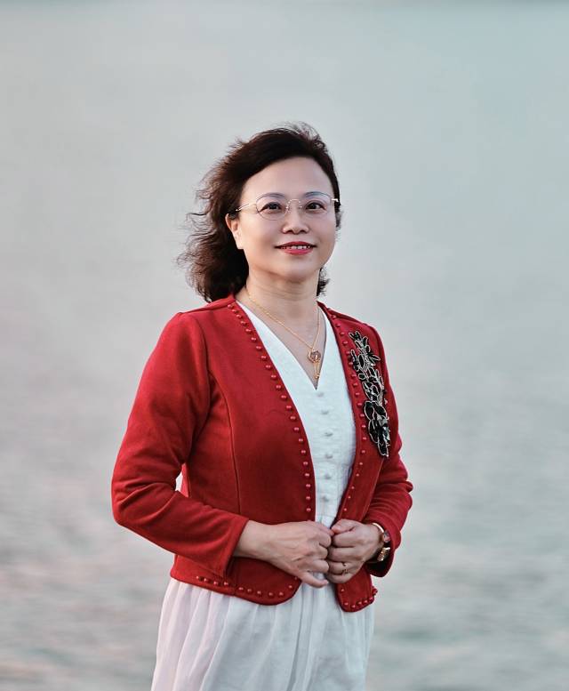 向曉梅。
