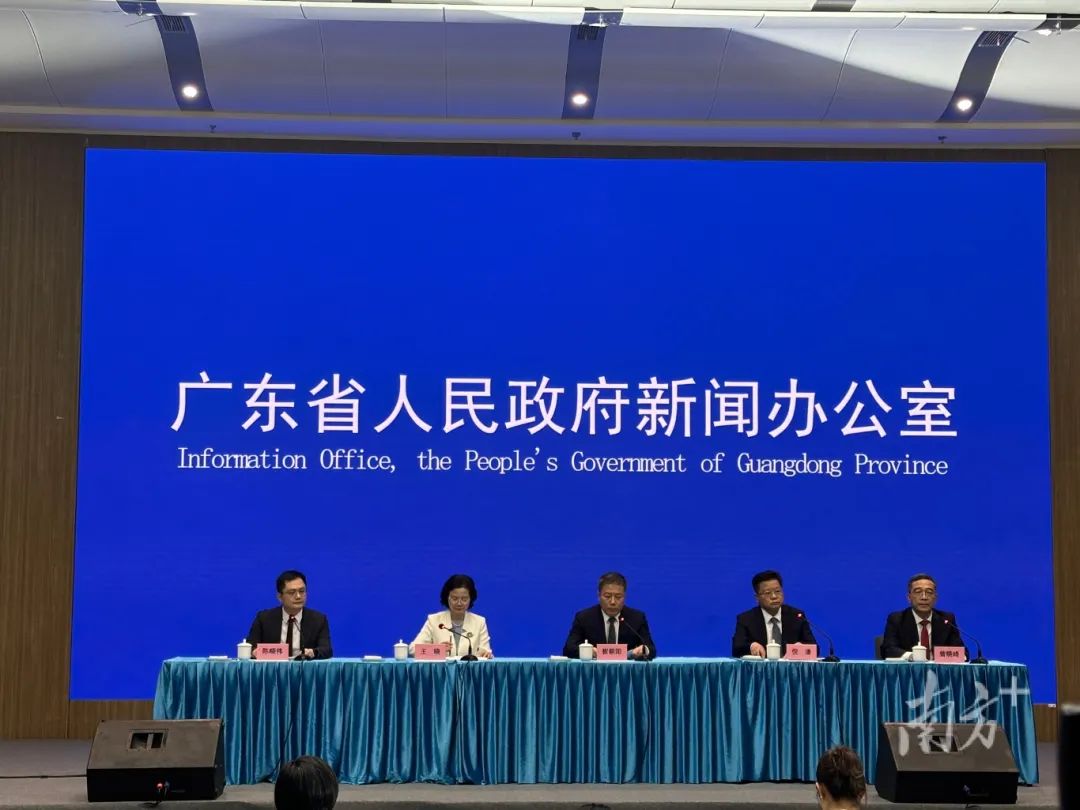 “政策包”發(fā)布現(xiàn)場(chǎng)。（攝影：李夢(mèng)醒）